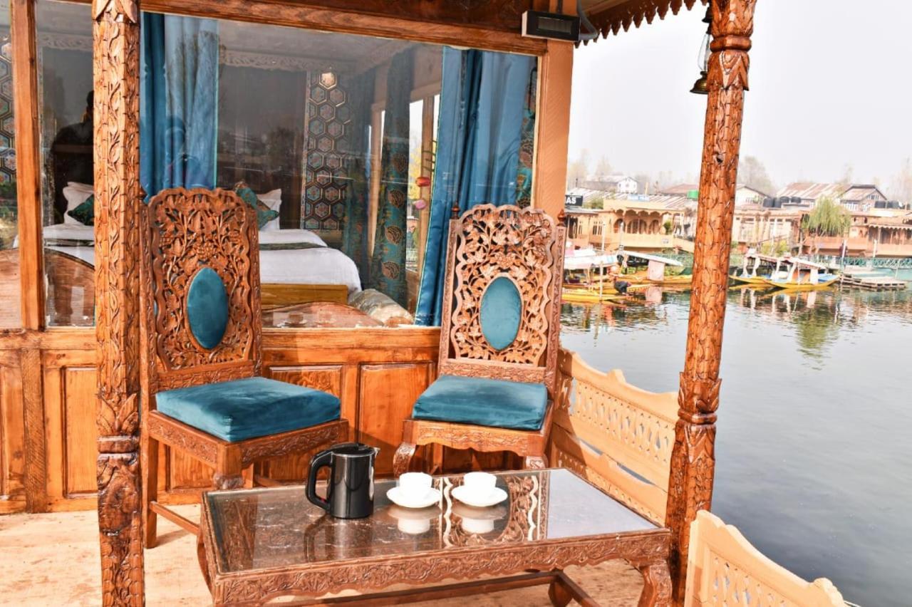 Houseboat Plato Excellence Hotell Srīnagar Exteriör bild