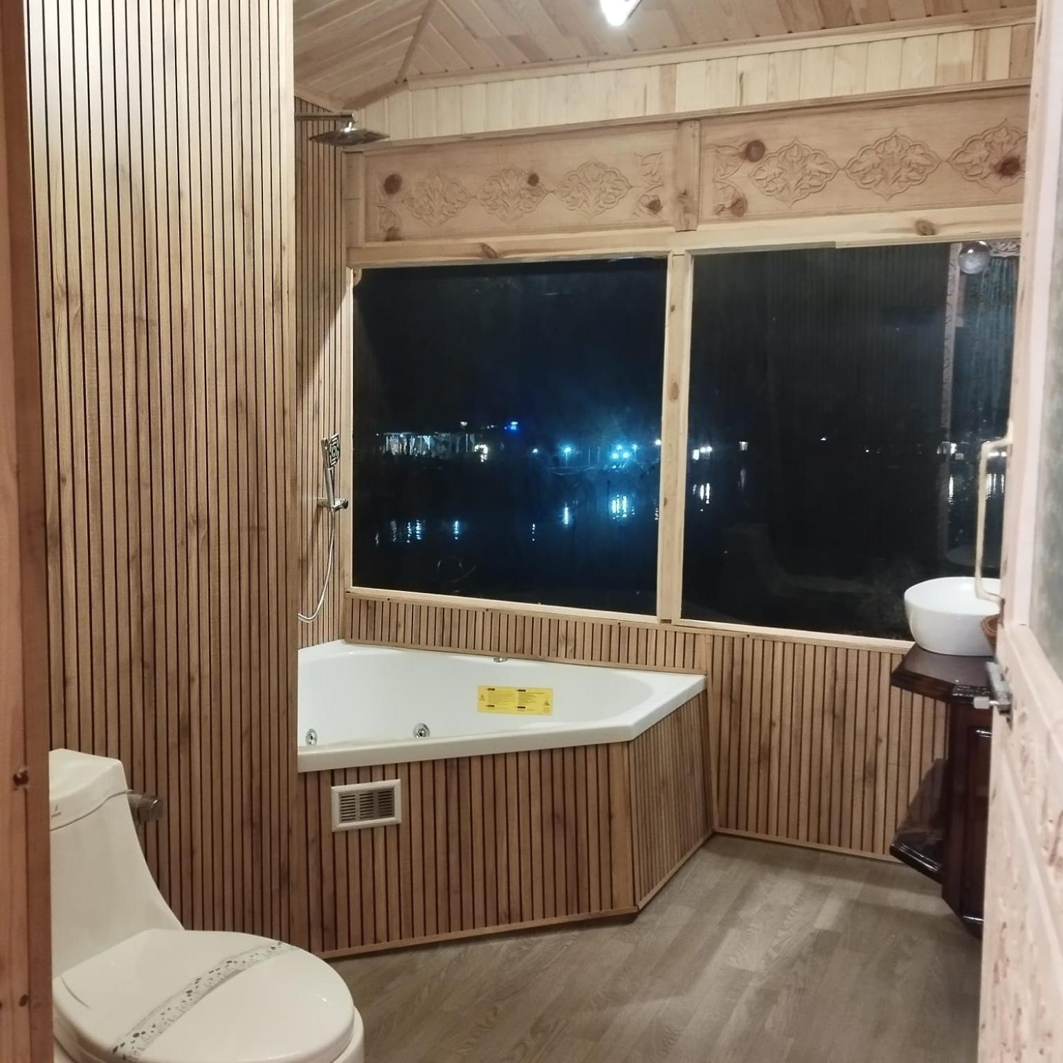 Houseboat Plato Excellence Hotell Srīnagar Exteriör bild